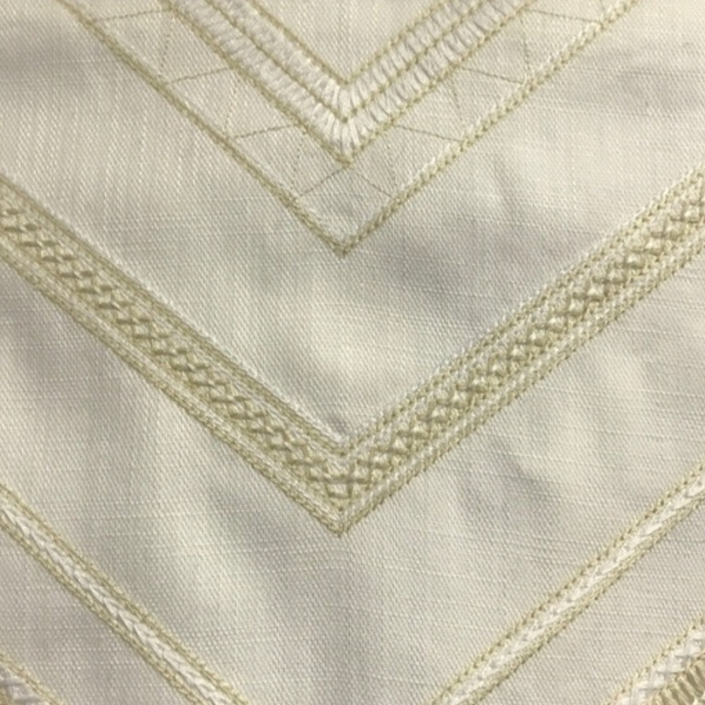 White House Black Market Pencil Skirt Geometric Embroidery Detail Slimming sz 00 - Picture 3 of 9